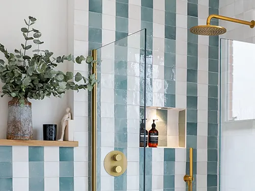 Blue and white stripe shower wall pattern